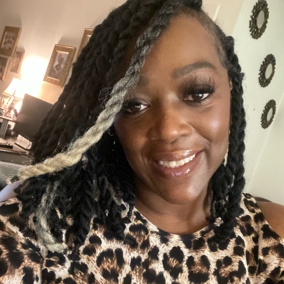 Meet your Posher, Lawaina - Picture 3 of 15